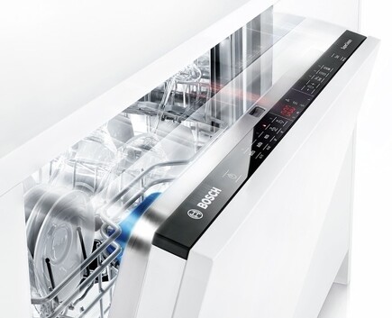 Ein Mal tippen, und der Geschirrspüler öffnet sich. (Fotos: Robert Bosch Hausgeräte GmbH) Ein Mal tippen, und der Geschirrspüler öffnet sich. (Fotos: Robert Bosch Hausgeräte GmbH)